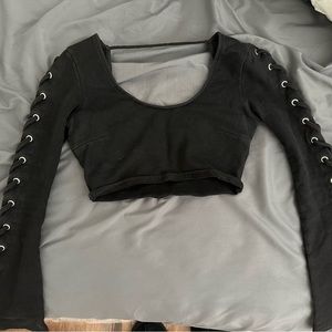 Black crop top w lace sleeve detailing